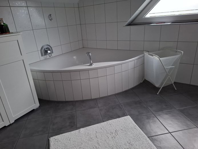 Bad mit Wanne