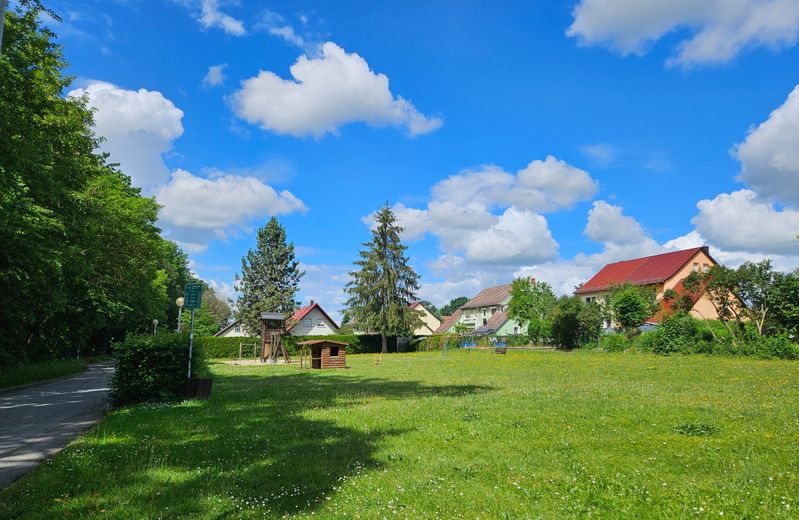 Spielplatz um die Ecke