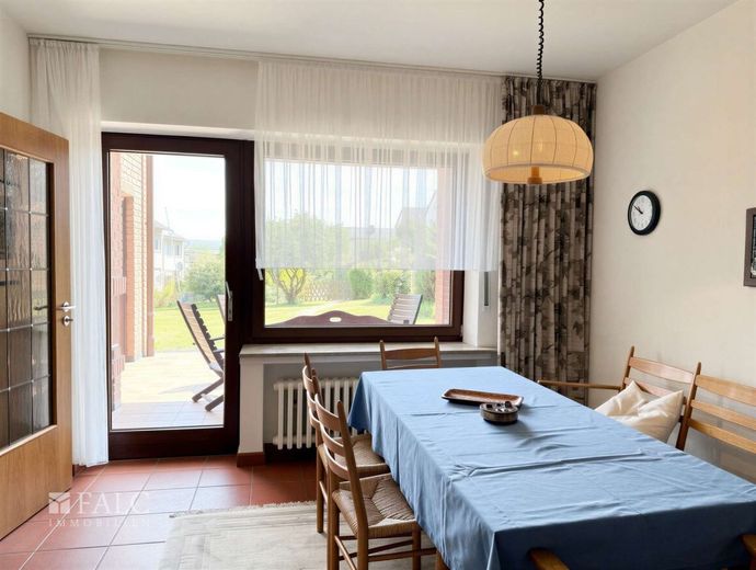 Hier lohnt sich auch ein zweiter Blick – Esszimmer - (KI generiert)