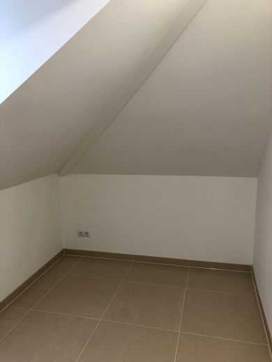 Exklusive Dachgeschosswohnung mit 2 Zimmern sowie Loggia in bevorzugter Lage von Plön – Hauswirtschaftsraum