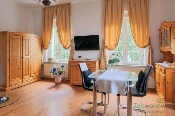 (EF1296_M) Dresde: Blasewitz, económico apartamento amueblado con ducha y bañera en una villa protegida como monumento