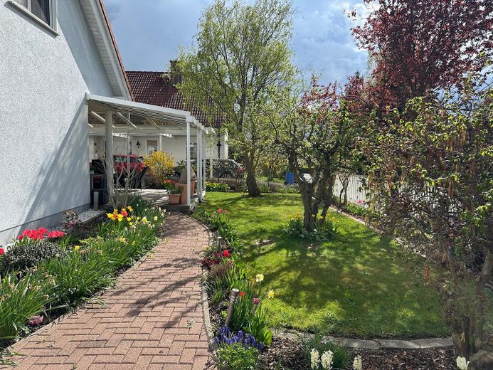 Schönes freistehendes Einfamilienhaus mit Garage und Carport in ruhiger Feldrandlage – Foto 17