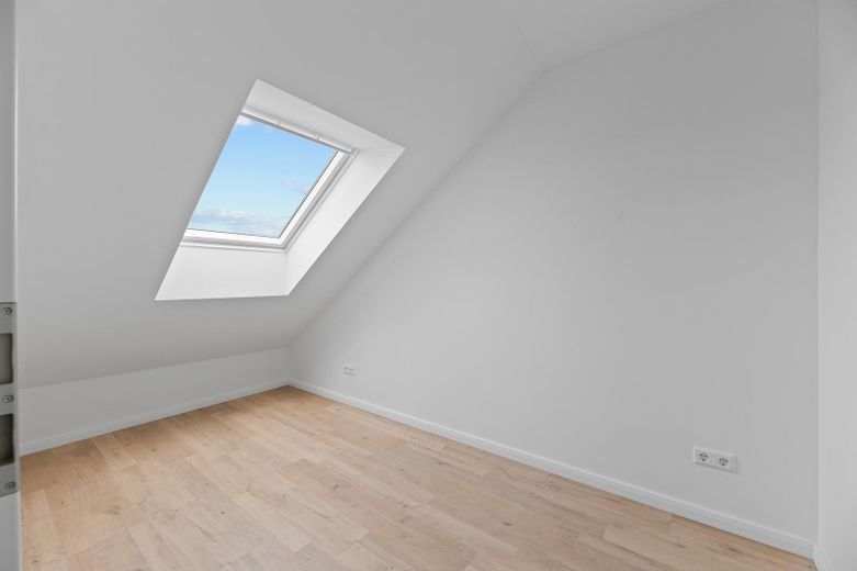 Freundliche 3-Zimmer-Dachgeschosswohnung – Schlafzimmer