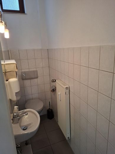 Barrierefreie, helle Büro/Praxisräume in Filderstadt Bernhausen – Kleines WC