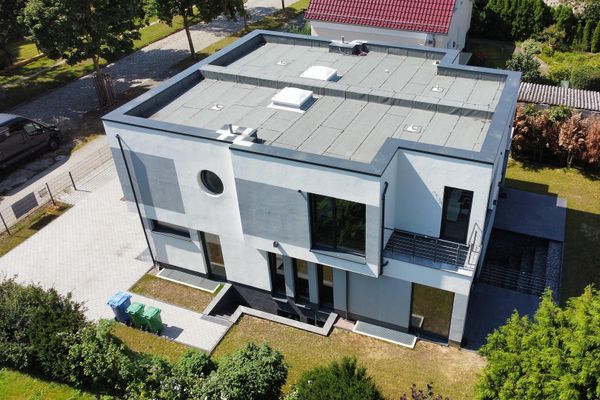 Modern 7.5-Room House with Separate Granny Flat, Garden & A+