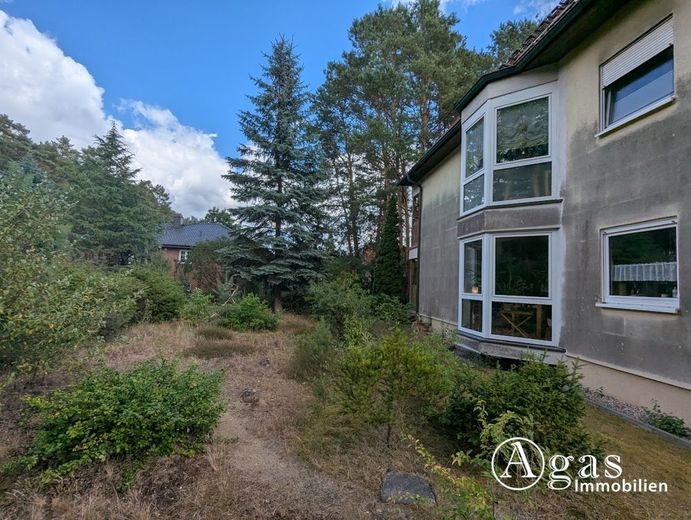 Vollvermietetes Mehrfamilienhaus mit 3 Wohneinheiten in Borkheide – Seitlicher Garten