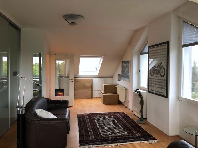 Sonniges Reihenendhaus mit Atelier - ruhige, familienfreundliche Lage, Garten & Blick über Skyline – Dachgeschoss 
