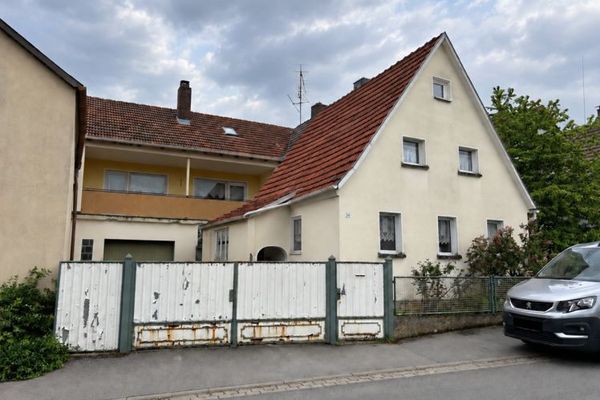 Einfamilienhaus mit Anbau und Garage in Maßbach-Poppenlauer