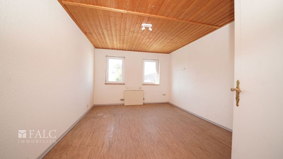 Seltene Chance: Renovieren oder Umgestalten - FALC Immobilien Heilbronn – Wohnzimmer