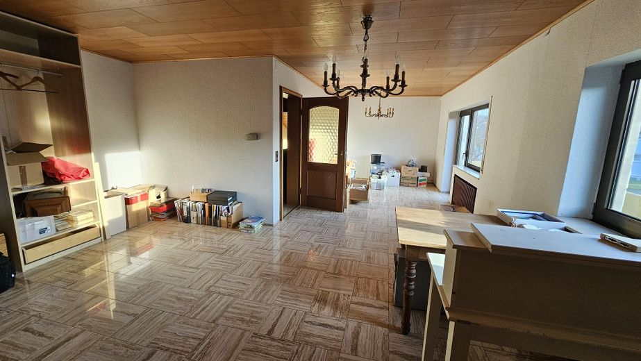 Ampia casa unifamiliare con 11 locali a Zuzenhausen (adatta a una o più comunità abitative!) – DG Wohnzimmer