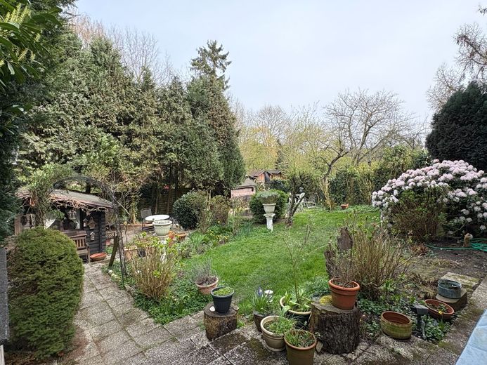 *KAPITALANLAGE* Eigentumswohnung mit Balkon, Garage &amp; Garten-Idylle – Garten