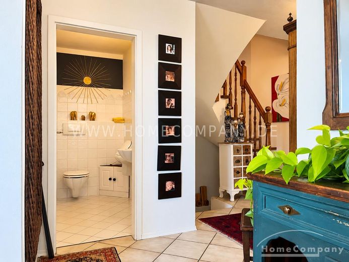 Voll möbliertes 6-Zimmer-Haus mit schönem Garten – 68987a9f97b632d2d43526da6d6e3926c90413a8.jpg