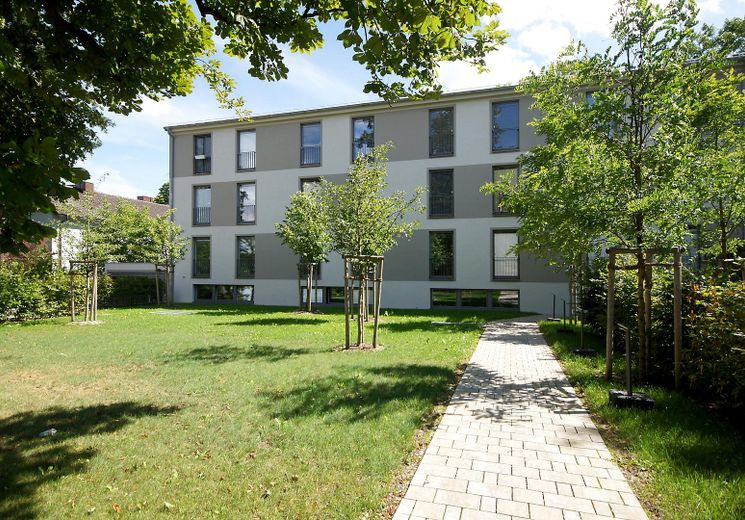 Modernes Loft mit 3,40 m Raumhöhe – Wohnen & Arbeiten in Top-Lage Pasing-Obermenzing – Straßenseite Zugang zum Haus