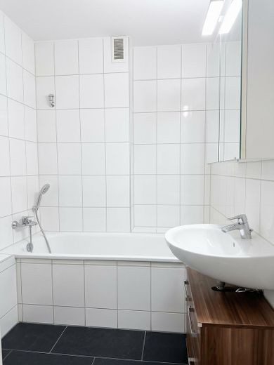 Wyremontowane mieszkanie 3-pokojowe z balkonem, wanną i prysznicem – Zdjęcie 4