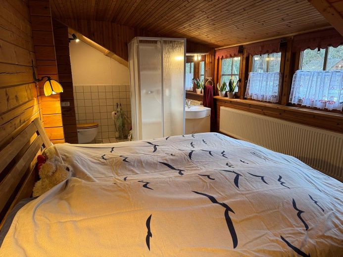 Zimmer DG (Gaube + Naßbereich)