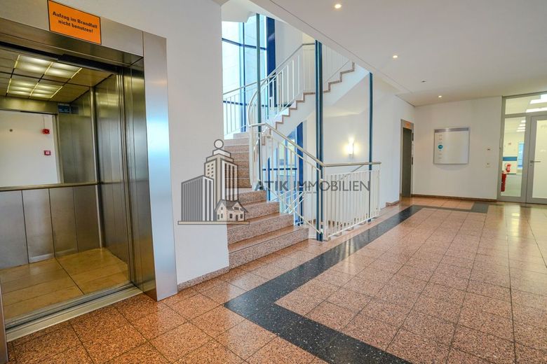 ATIK: Flexible Büro-/Schulungsräume - provisionsfrei – Treppenhaus
