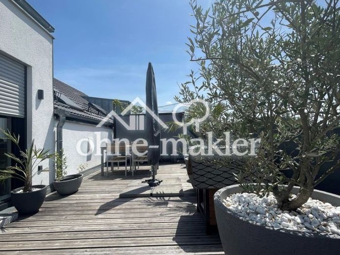 Stilvolle 3-Zimmer-Dachgeschosswohnung mit 32 m² Süd-Dachterrasse – Foto 1