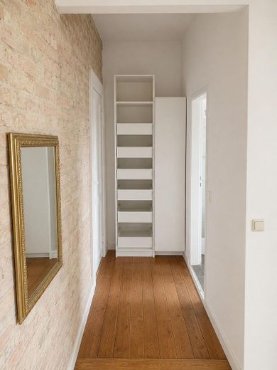Encantador piso antiguo de 3 habitaciones – Flur / Zugang Badezimmer