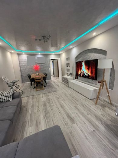 *Attraktive und komplett sanierte ETW als Investition und Altersvorsorge in H-U !!!* – Wohnzimmer zum Flur