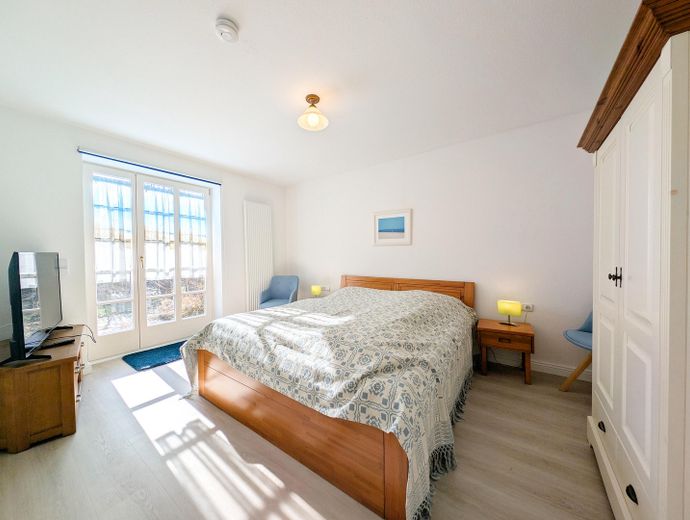 Wyk-Boldixum'da engelsiz, bakımlı müstakil ev – Schlafzimmer 1 Terrassenseite