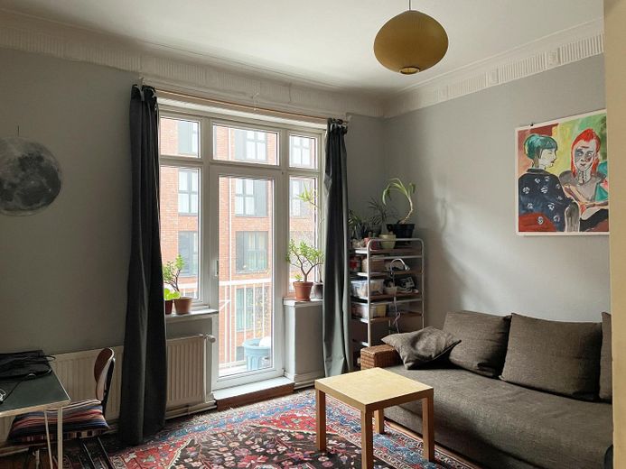 Wohnzimmer mit Balkon