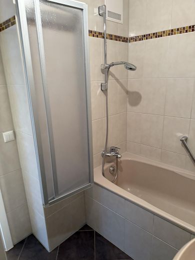 Bad und Dusche