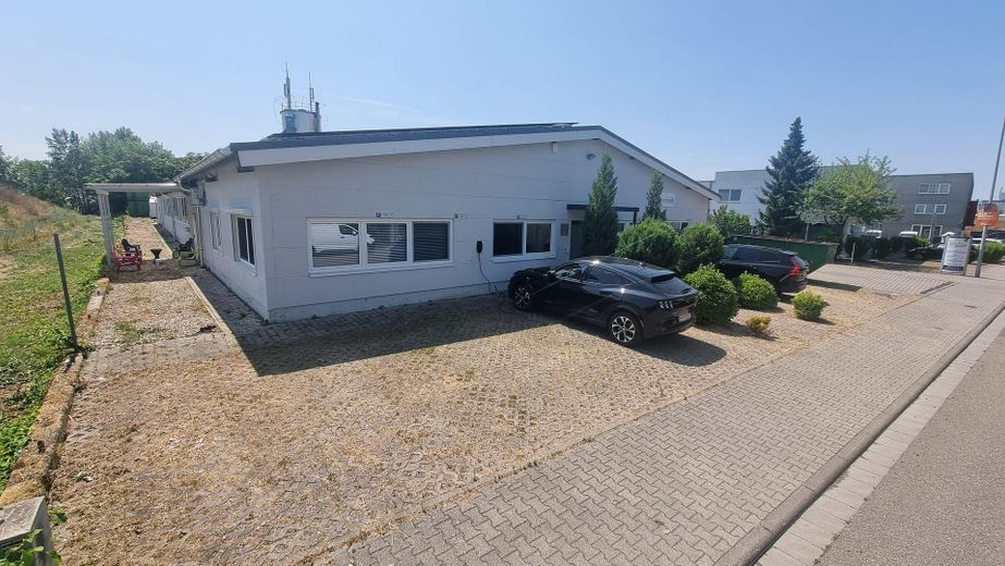 Lagerhalle ohne Maklergebühren und unschlagbar niedrigen Nebenkosten – Foto 1