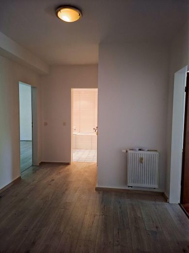 Sonniges Wohnglück mit Parkett, Balkon & frisch saniertem Wannenbad in Essen-Haarzopf – Eingang / Flur