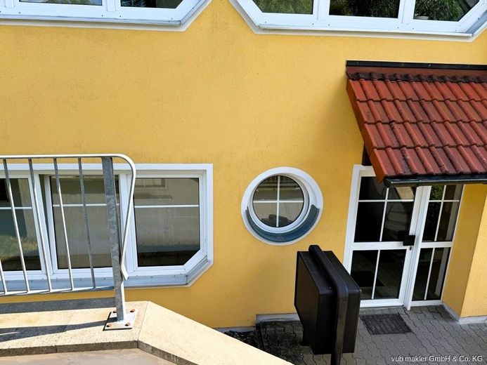 Helle Dachgeschosswohnung in Köditz mit zwei Balkonen und Tiefgaragenstellplatz – VUB0002470-2