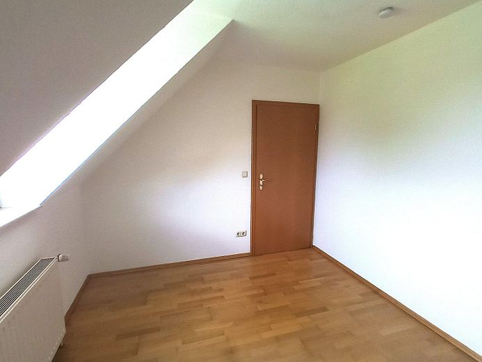 Solides MFH, Schweriner Stadtrand, als Investment o. Eigennutzung, sof. bezugsfähig, 2.505m² Grdst. – Schlafzimmer 1.OG rechts