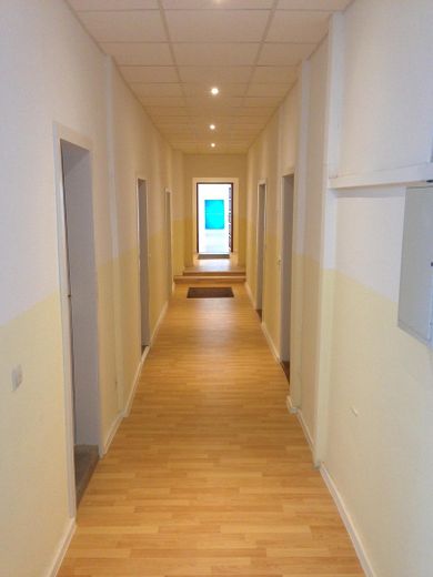 Full-Service-Büroplatz, frisch renoviert + möbliert – Foto 3