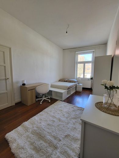 Eigentumswohnung in sehr guter Lage mit Entwicklungspotential – Zimmer II Ansicht I