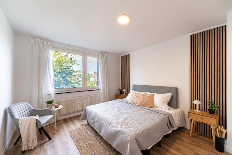 ***ERSTBEZUG NACH MODERNISIERUNG – STILVOLLE 3-ZI.-WOHNUNG MIT TAGESLICHTBAD IN DU-NEUDORF*** – SCHLAFZIMMER