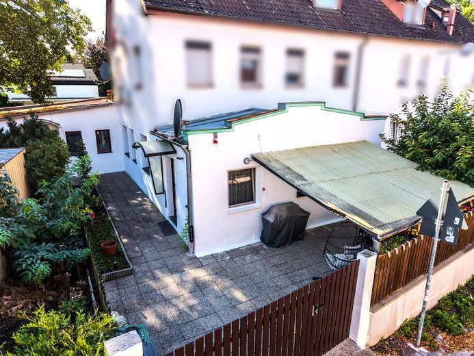Two residential units, one special home – approx. 160 m² with a large terrace – Außenansicht