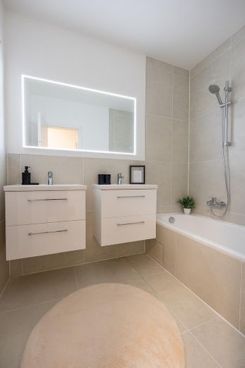 Schönes zu Hause für die ganze Familie – Badezimmer
