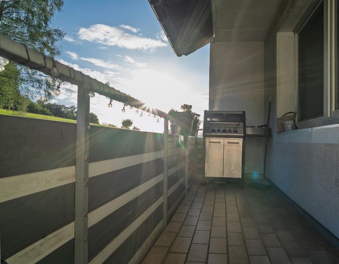 Einziehen und wohlfühlen: komplett sanierte 3-Zimmer-Wohnung mit Balkon und Garage – Foto 22