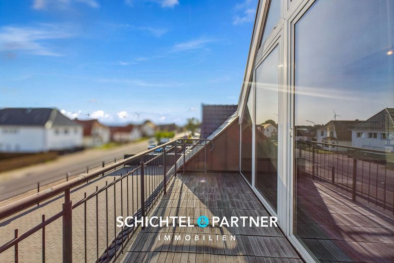 Uphusen | Seltenes Wohn- und Geschäftshaus mit Parkhof und Autohalle – S&amp;P | Balkon