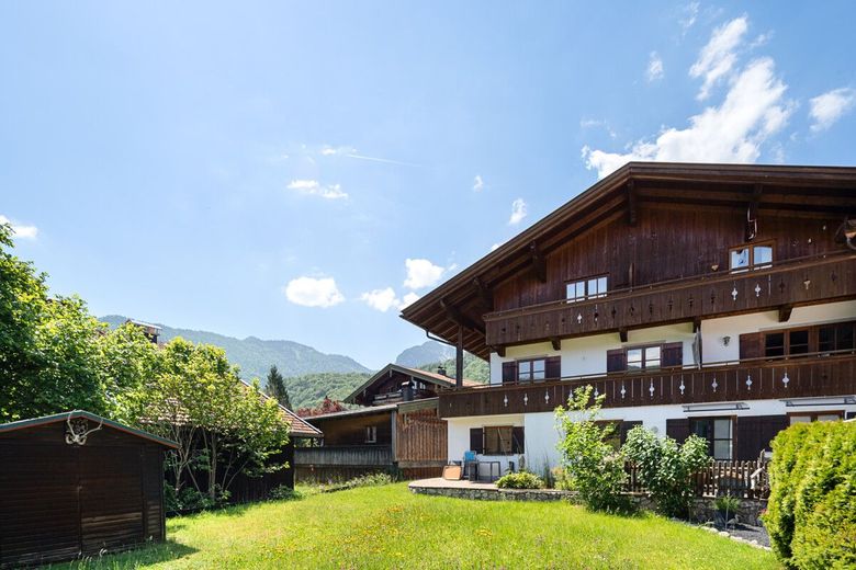 Bergblick inklusive - 2-Zimmer-Wohnung in Schleching – Gepflegte Wohnanlage
