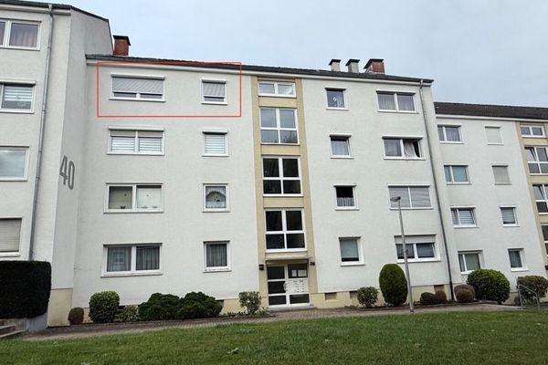 ¡Sin comisión! Vivienda de ensueño de 3 habitaciones, de 73 m², completamente renovada, balcón, cocina,
amueblada, plaza de aparcamiento en Vellmar-West