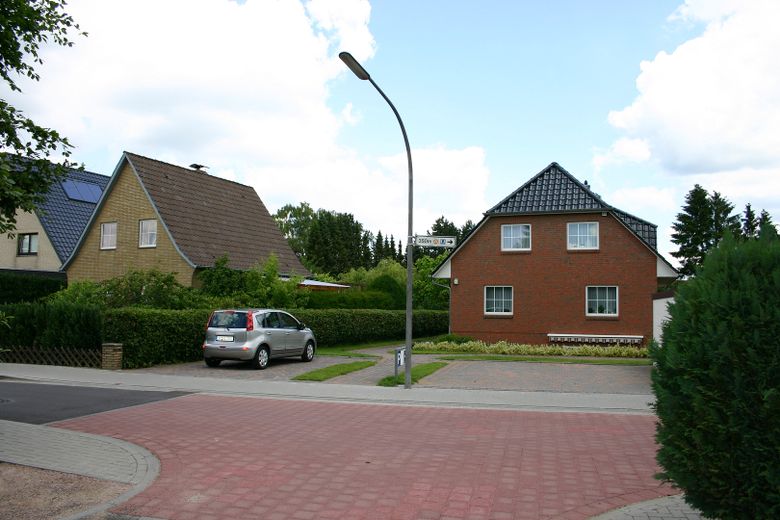 Kfz Stellplätze vor dem Haus