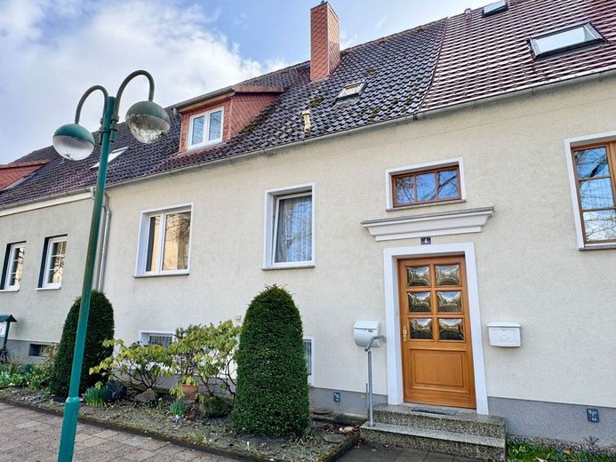 HORN IMMOBILIEN ++ RESERVIERT! interessantes Haus in Neustrelitz ruhige und historische Lage – Hausansicht Straßenseite