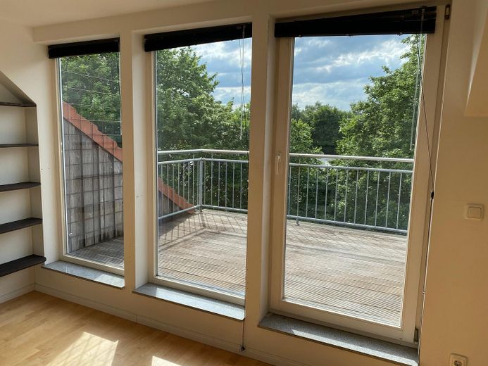 Lichtdurchflutete Dachgeschoßwohnung in Barmbek-Nord mit eigenem Stellplatz – Foto 2