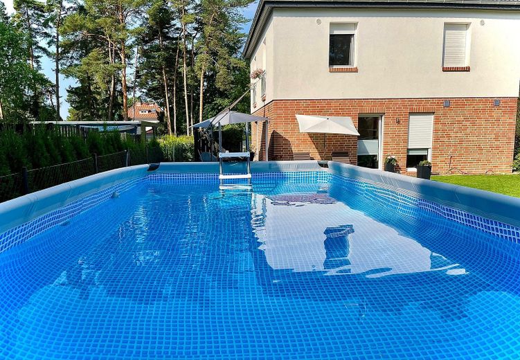 Dream house in green Wandlitz - well-maintained - 4-room - quiet garden near the lake - no commission – Mieter Pool