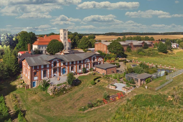 Klein Helle: Historisches Gutshaus mit parkähnlichem Grundstück in idyllischer Feldrandlage – Foto 2