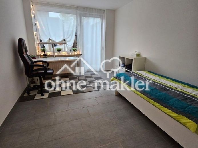 Pokój we współdzielonym mieszkaniu 3-osobowym z kuchnią, dwiema łazienkami i tarasem – Photo 1