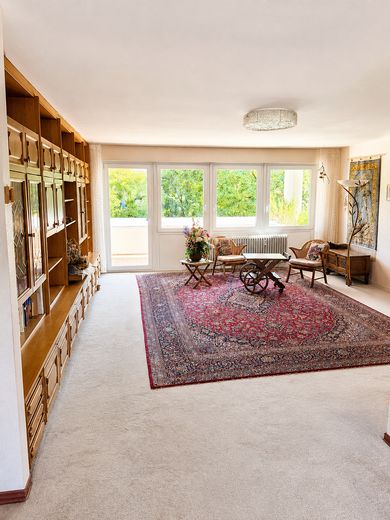 Abitare spaziosamente. Affacciarsi sul verde! 3,5 locali 102 m² Fellbach-Schmiden incluso posto auto in garage sotterraneo – Wohnzimmer