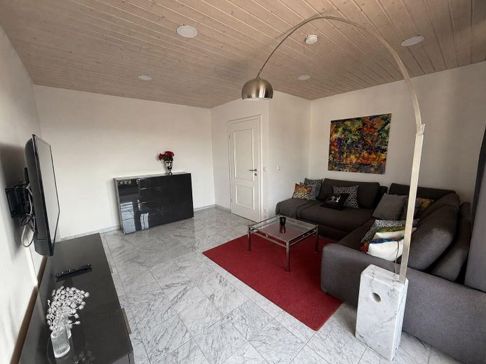 Möblierte Wohnung mit Panoramaterrasse & Weitblick – Wohnzimmer 