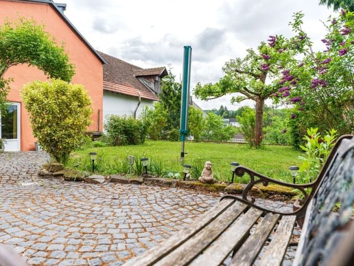 Familientraum in 2 Häusern, großem Hof & viel Platz nahe Idstein/ Bad Camberg – Foto 1