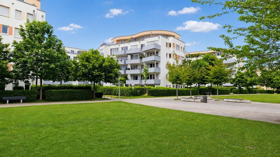 Bogenhausener Höfe: Moderne &amp; perfekt aufgeteilte WG-Wohnung mit hoher Rendite und Fernblick – Hausansicht