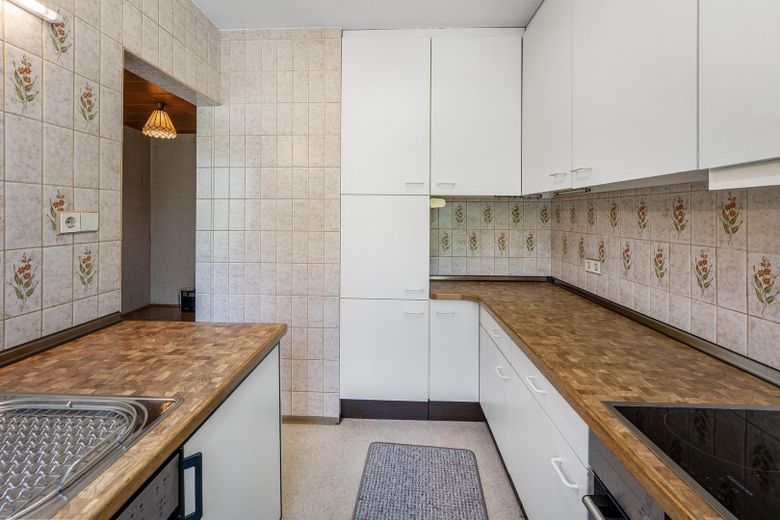 Stilvolle 3-Zimmer-Wohnung mit Fischgrätparkett, XL-Balkon & Kachelofen +++ provisionsfrei +++ – Foto 8